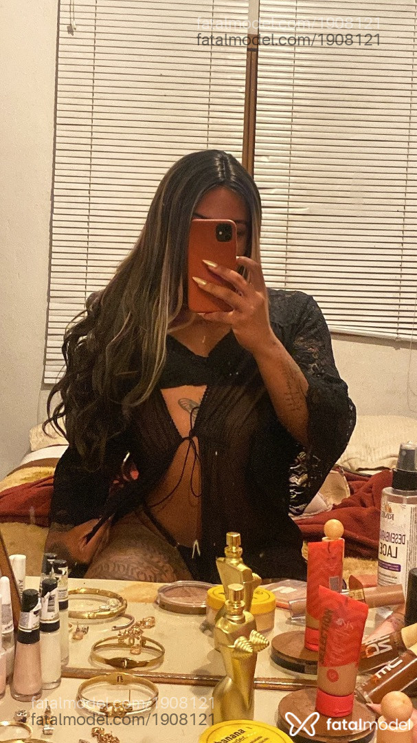 Acompanhante mulher trans com cabelo castanho de olhos castanhos - Patricía Veríssimo Acompanhante mulher trans com cabelo castanho de olhos castanhos - Patricía Veríssimo