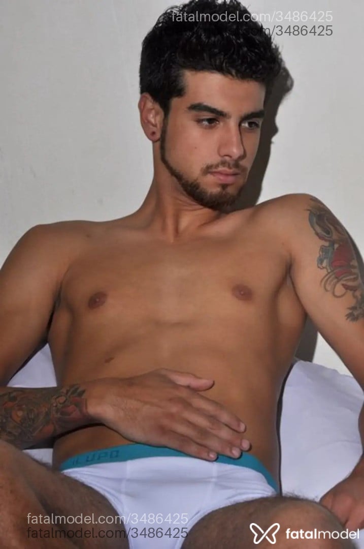 Acompanhante homem com cabelo castanho de olhos pretos - Fagner Acompanhante homem com cabelo castanho de olhos pretos - Fagner