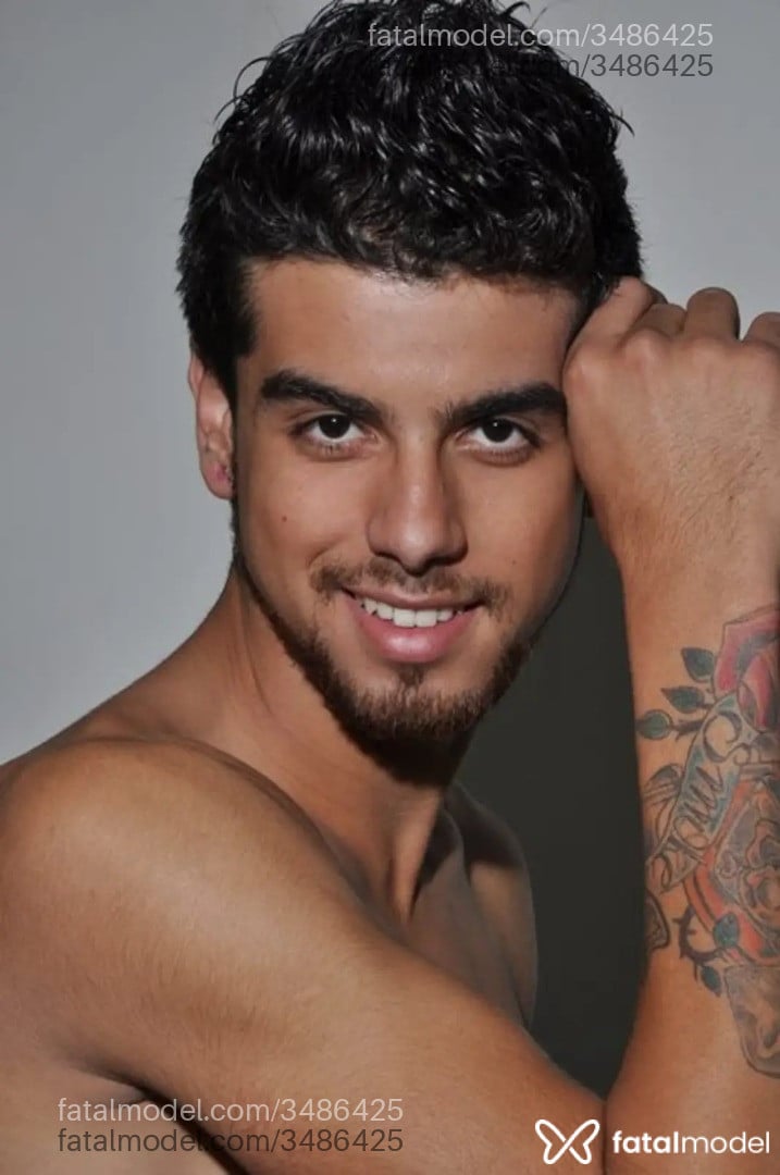 Acompanhante homem com cabelo castanho de olhos pretos - Fagner Acompanhante homem com cabelo castanho de olhos pretos - Fagner