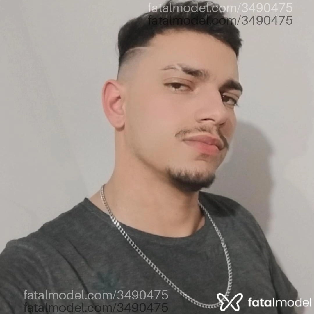 Acompanhante homem com cabelo castanho de olhos castanhos - Carlos Acompanhante homem com cabelo castanho de olhos castanhos - Carlos