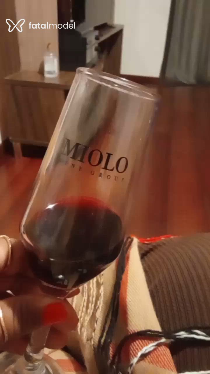 Acompanhante mulher morena (o) de olhos castanhos - Luamorenay