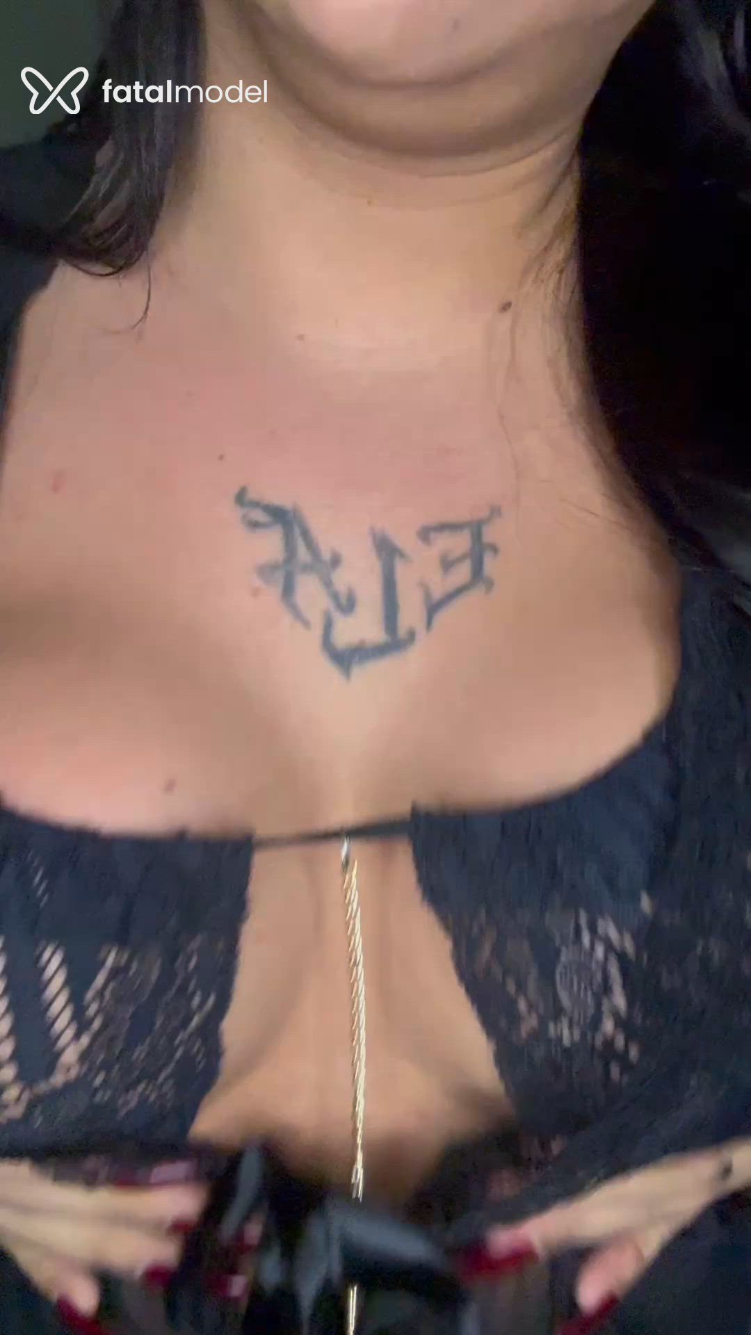 Acompanhante mulher trans morena (o) de olhos verdes - Francine Paixão