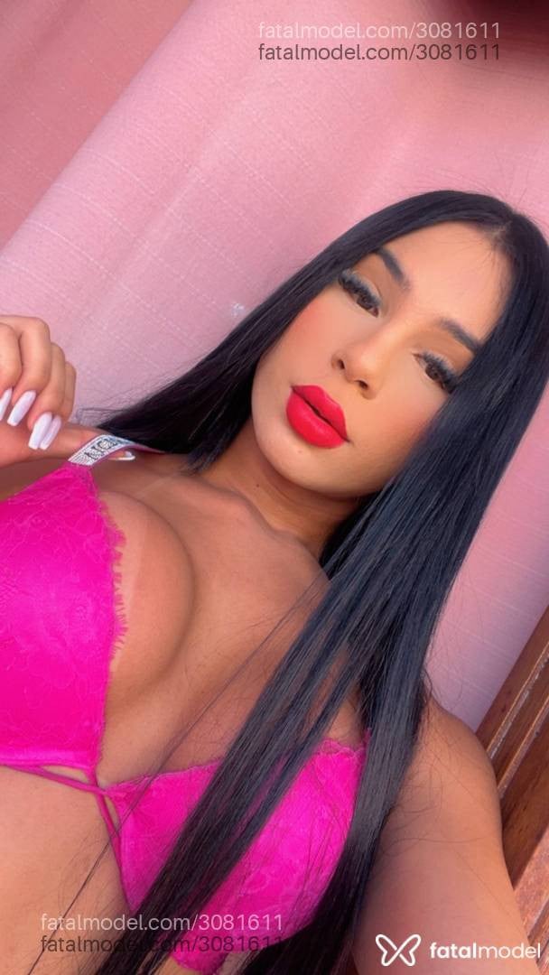 Acompanhante mulher trans morena (o) de olhos pretos - Lari Novinhax