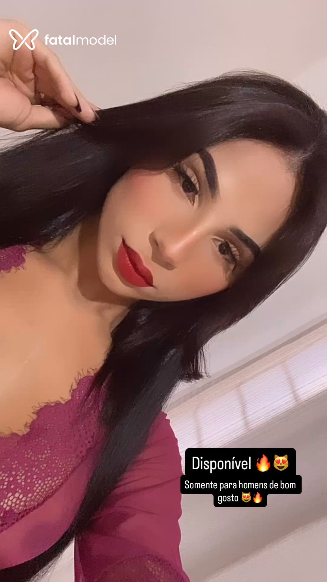 Acompanhante mulher trans morena (o) de olhos pretos - Lari Novinhax