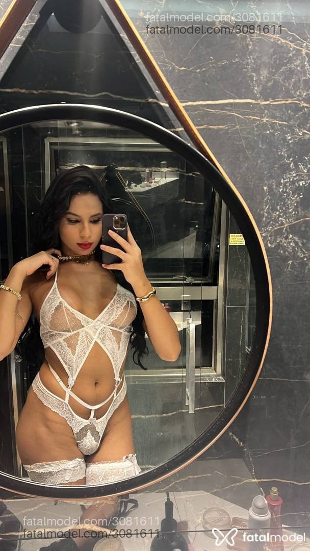 Acompanhante mulher trans morena (o) de olhos pretos - Lari Novinhax