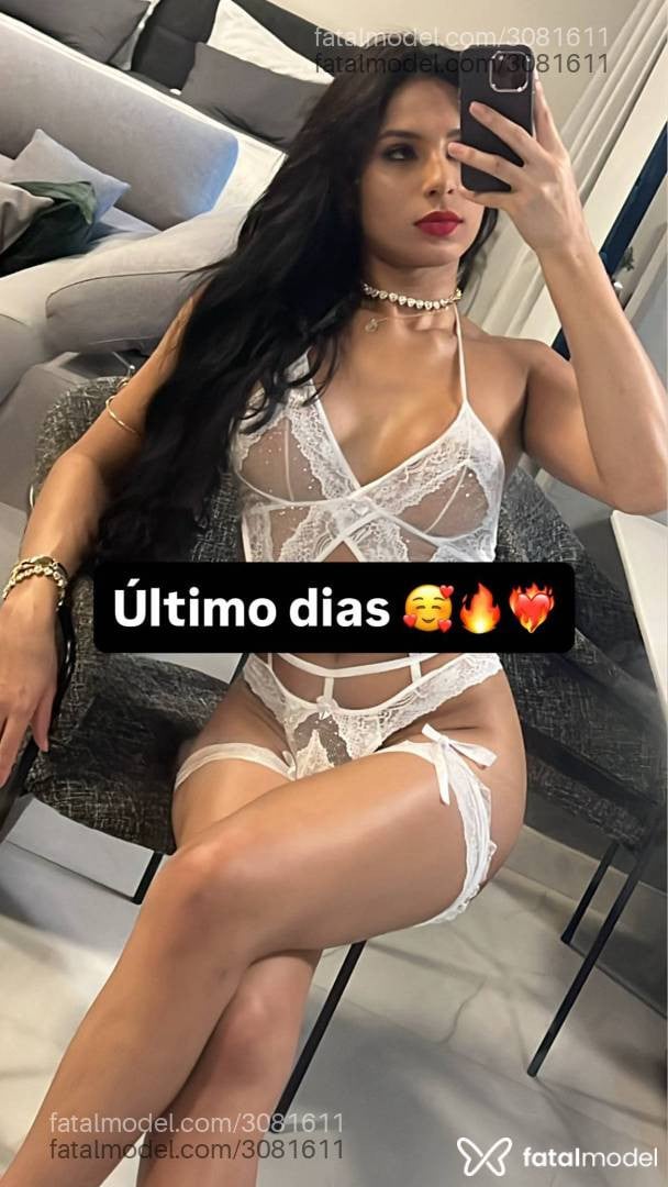 Acompanhante mulher trans morena (o) de olhos pretos - Lari Novinhax