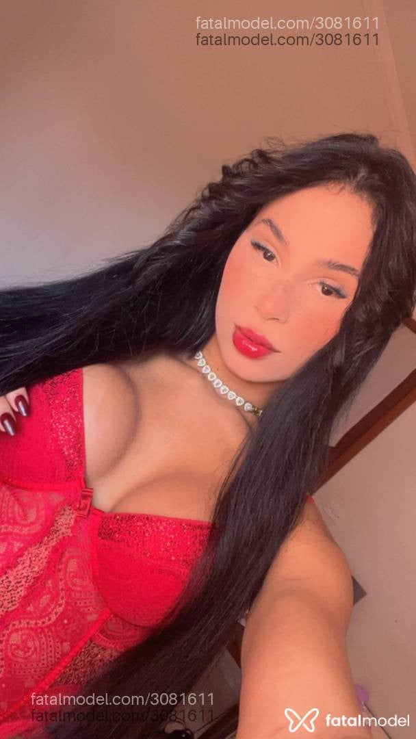 Acompanhante mulher trans morena (o) de olhos pretos - Lari Novinhax