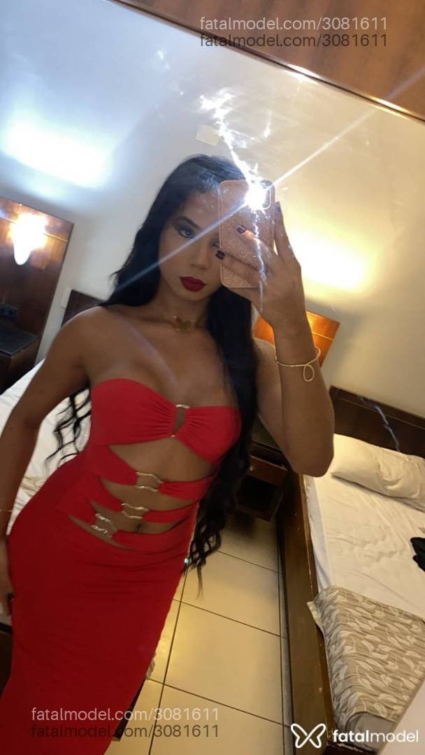 Acompanhante mulher trans morena (o) de olhos pretos - Lari Novinhax
