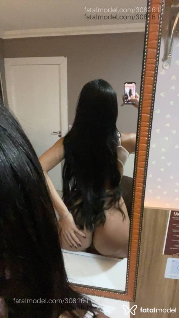 Acompanhante mulher trans morena (o) de olhos pretos - Lari Novinhax