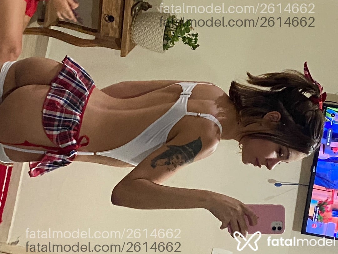 Acompanhante mulher com cabelo castanho de olhos castanhos - Helena