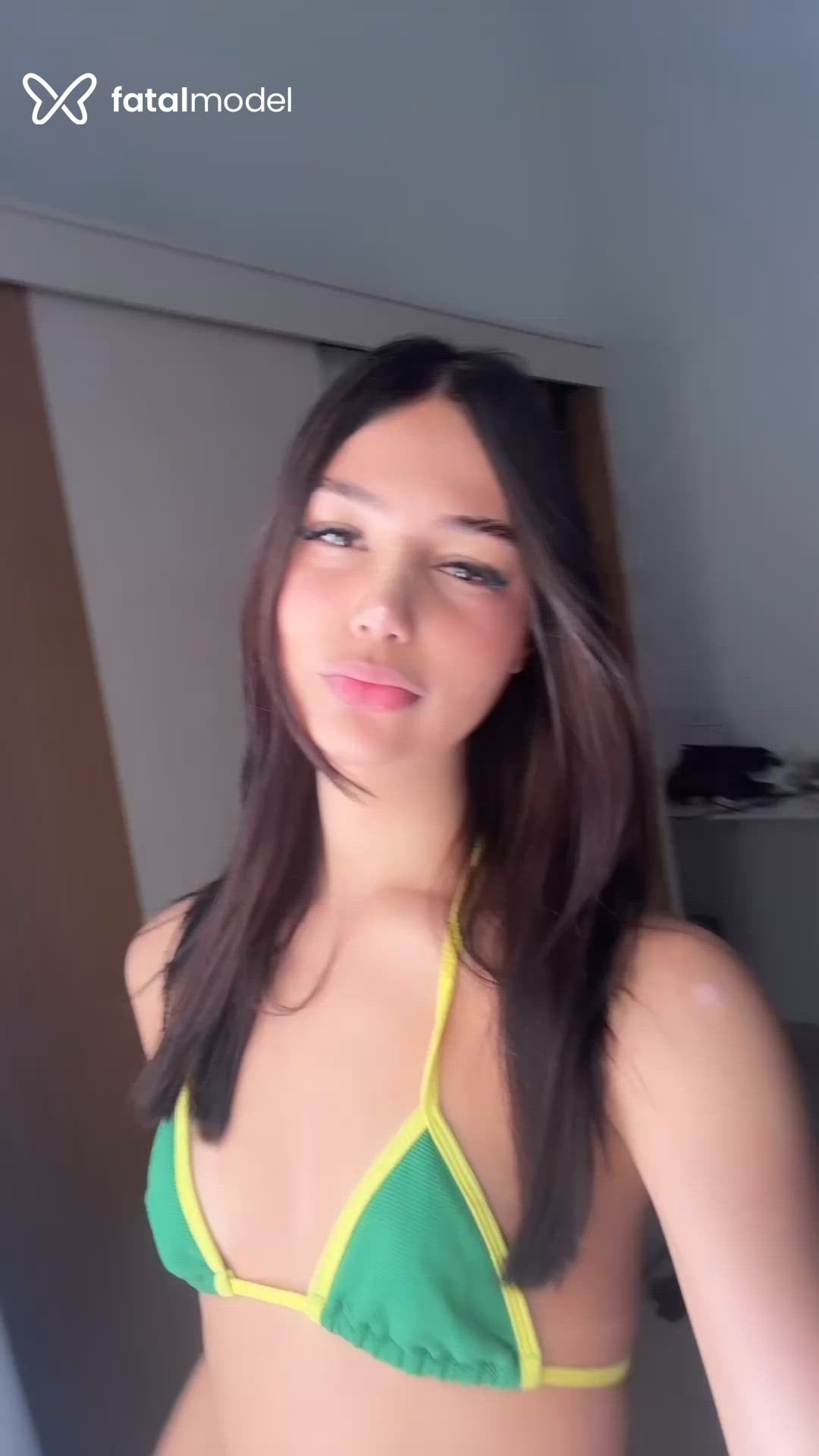 Acompanhante mulher trans morena (o) de olhos mel - Aria