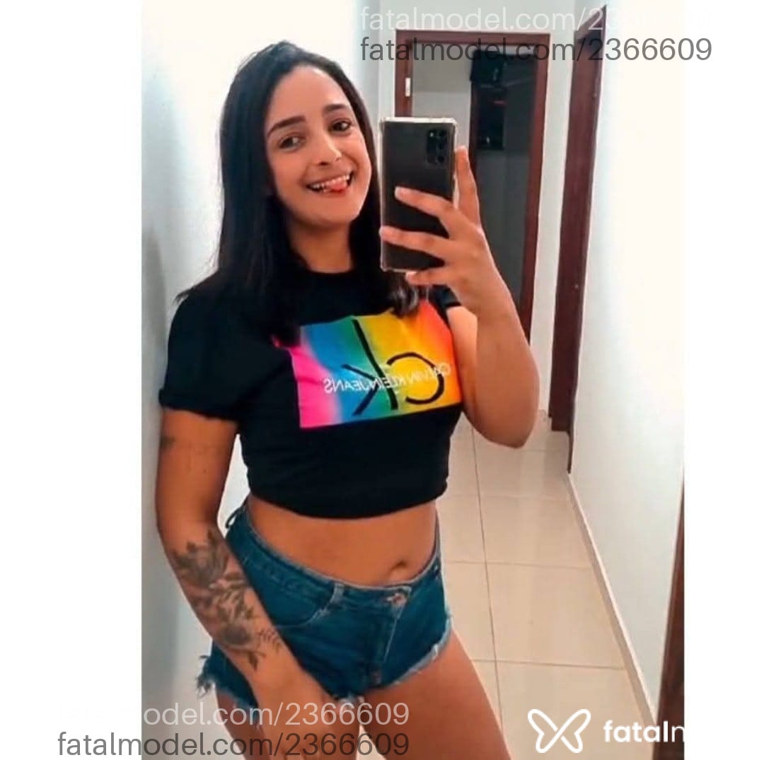 Acompanhante mulher morena (o) de olhos pretos - Sofi Diaz