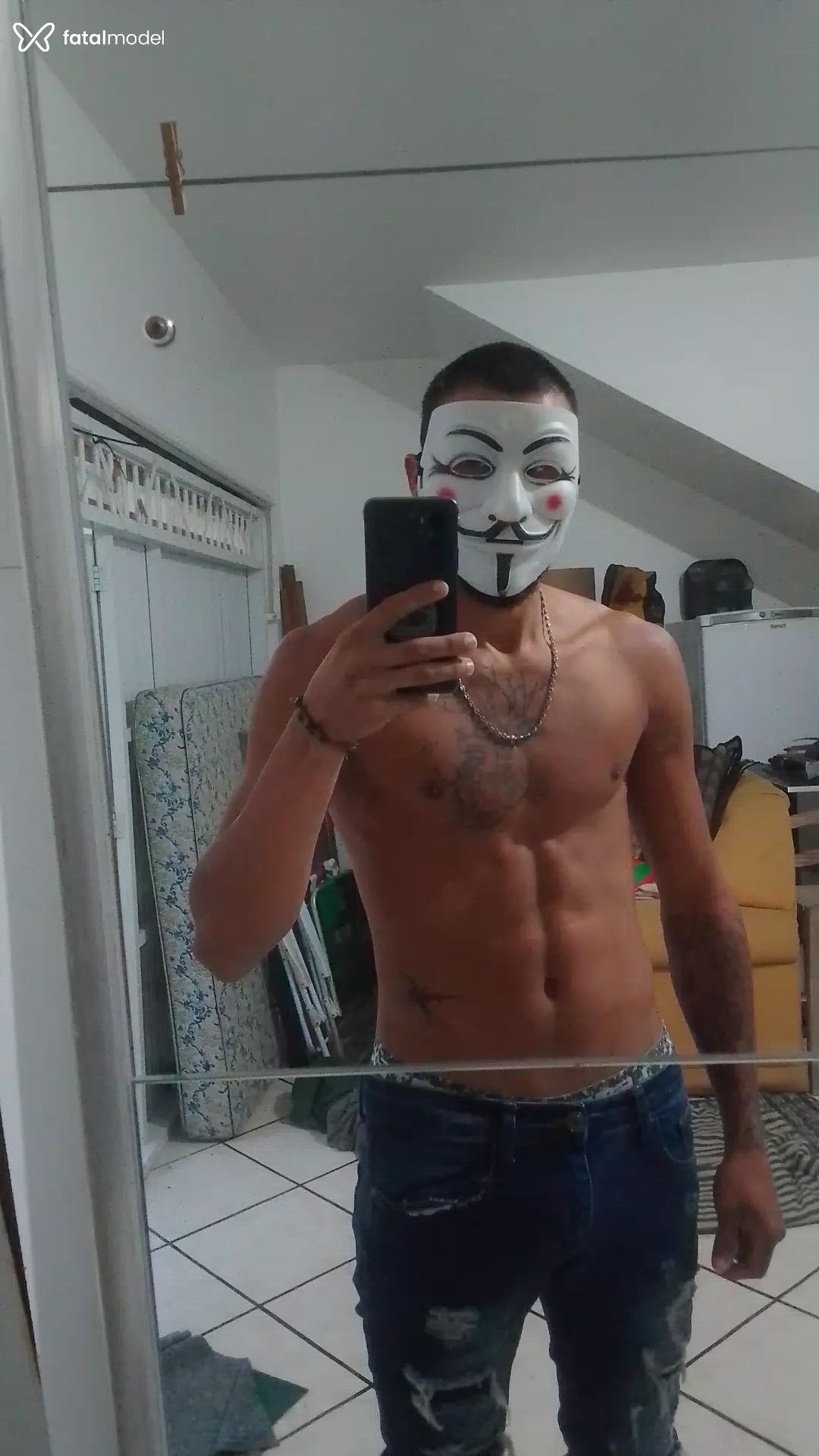Acompanhante homem com cabelo castanho de olhos verdes - Angerb