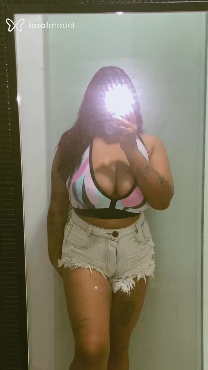 Acompanhante mulher com cabelo colorido de olhos castanhos - Jhenifer
