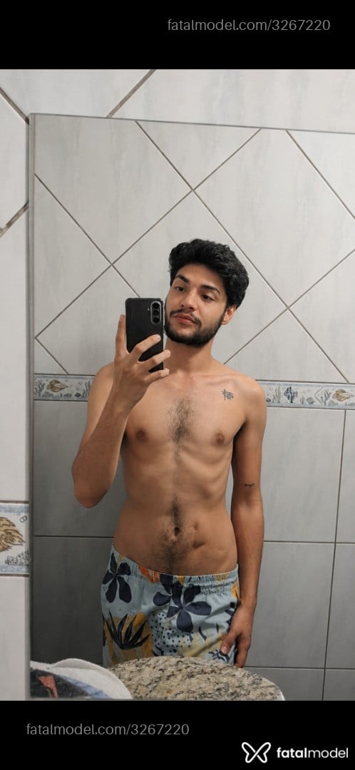 Acompanhante homem com cabelo castanho de olhos castanhos - Pedro