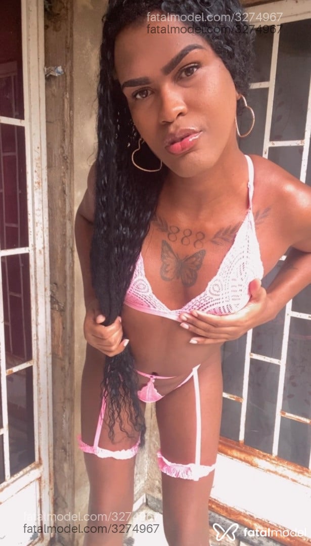 Acompanhante mulher trans morena (o) de olhos castanhos - Luísa