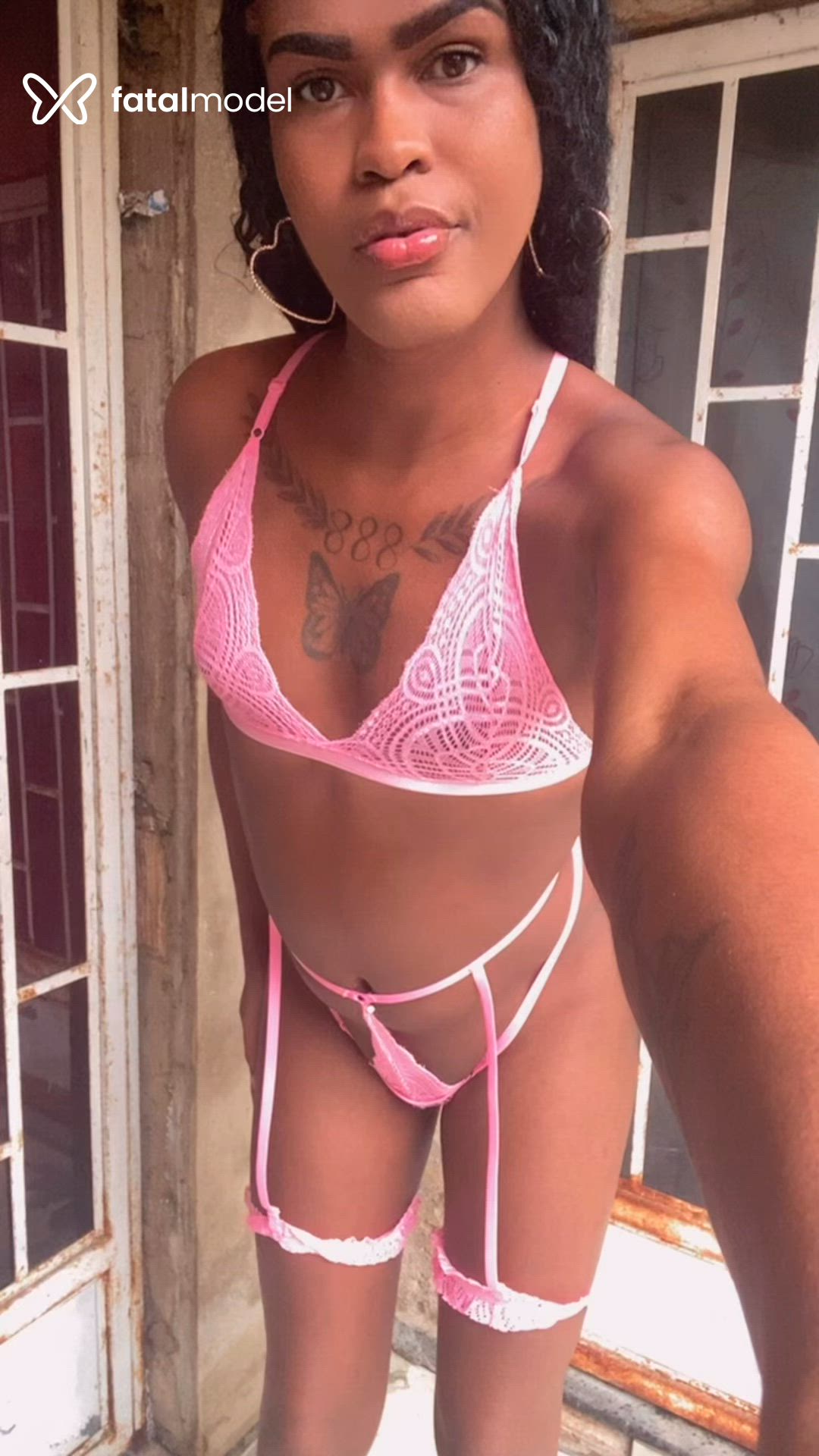 Acompanhante mulher trans morena (o) de olhos castanhos - Luísa
