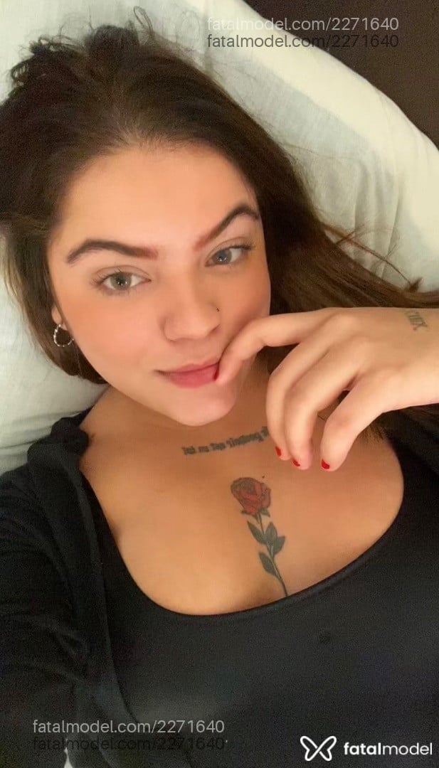 Acompanhante mulher com cabelo castanho de olhos castanhos - Vitória Louzada
