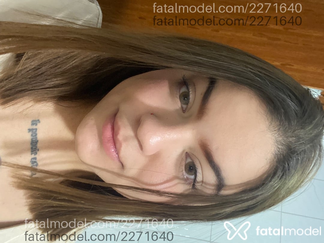 Acompanhante mulher com cabelo castanho de olhos castanhos - Vitória Louzada