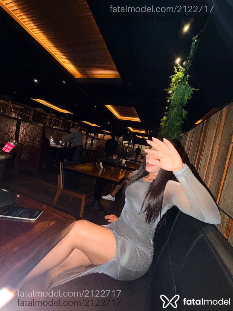 Acompanhante mulher com cabelo castanho de olhos castanhos - Júlia