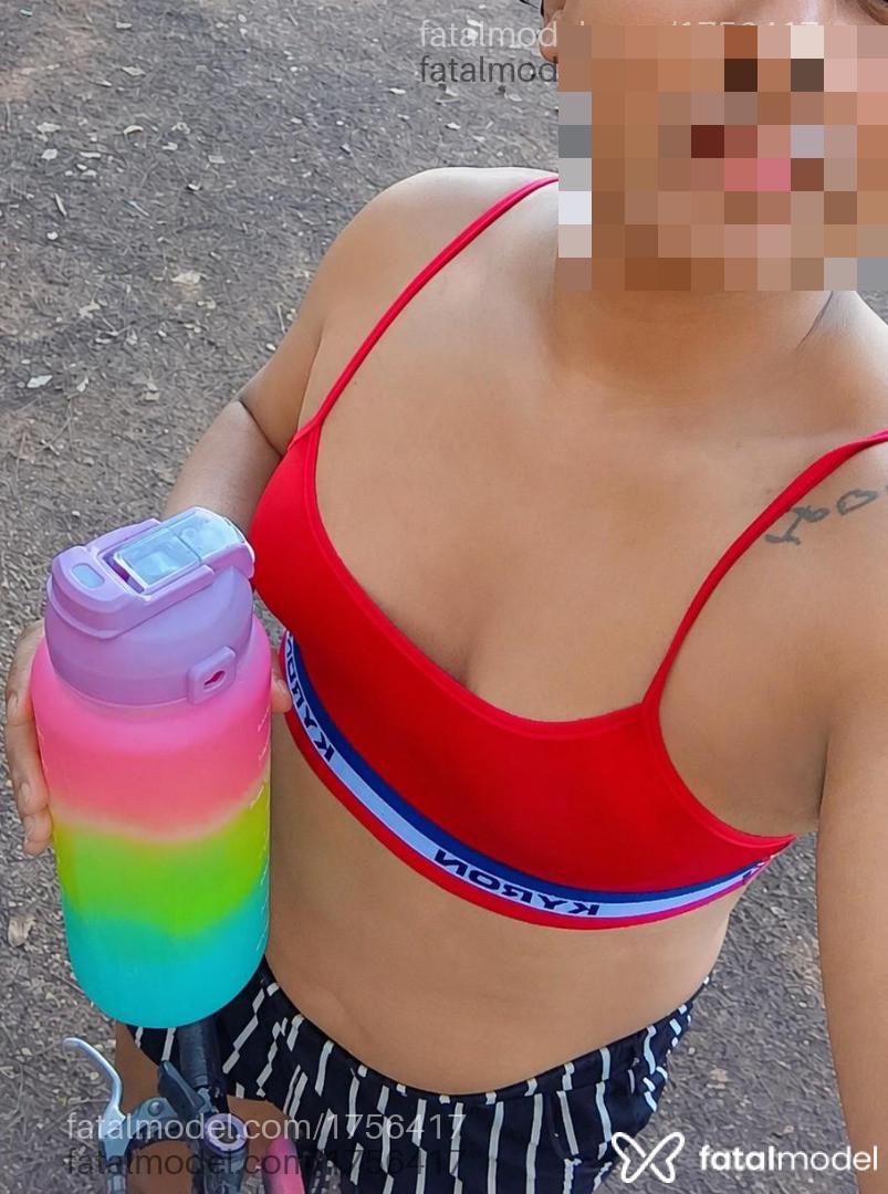 Acompanhante mulher trans morena (o) de olhos pretos - Alice
