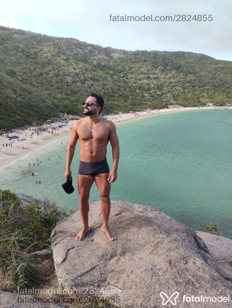 Acompanhante homem morena (o) de olhos castanhos - Mateus