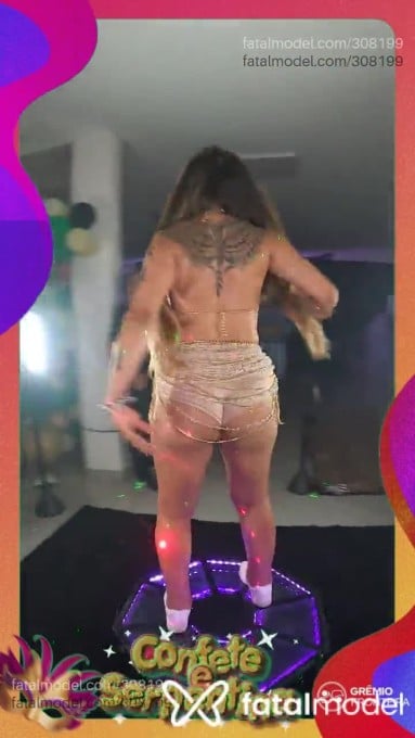 Acompanhante mulher trans loira (o) de olhos castanhos em Porto Alegre - Raphaela Pornostar