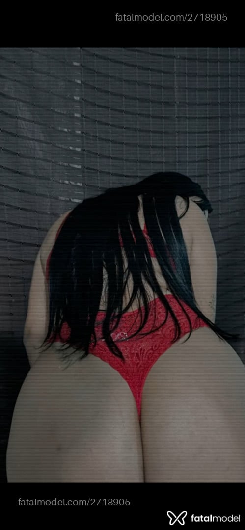 Acompanhante mulher morena (o) de olhos pretos - Morena