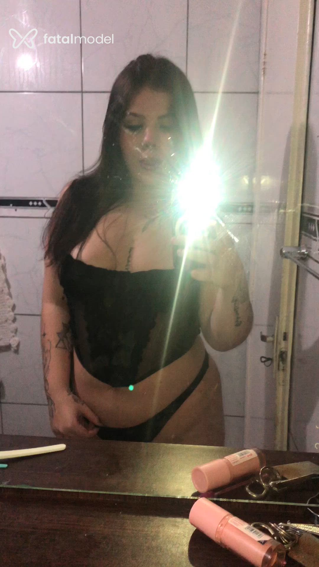 Acompanhante mulher morena (o) de olhos mel - Tiffanynovinha