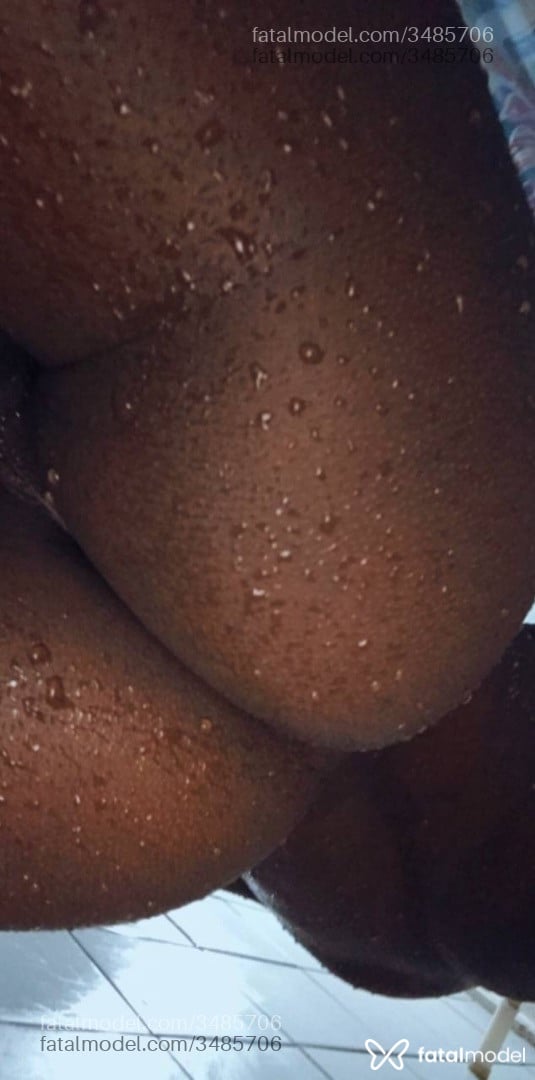 Acompanhante mulher trans morena (o) de olhos castanhos - Emanuelle