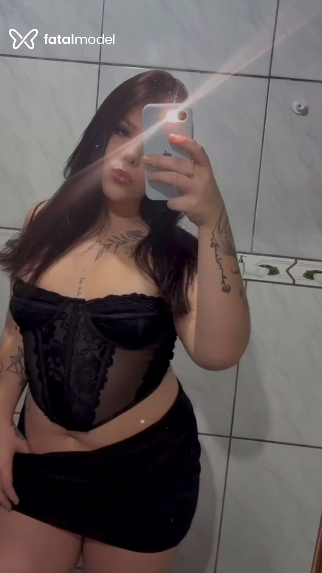 Acompanhante mulher morena (o) de olhos mel - Tiffanynovinha