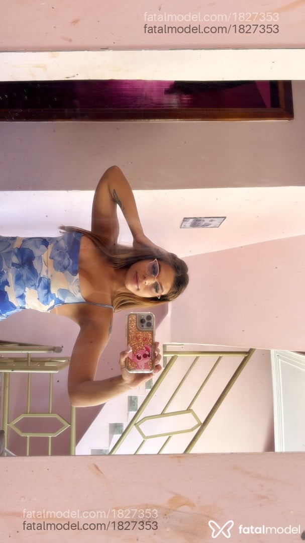 Acompanhante mulher trans ruiva (o) de olhos castanhos - Beatriz