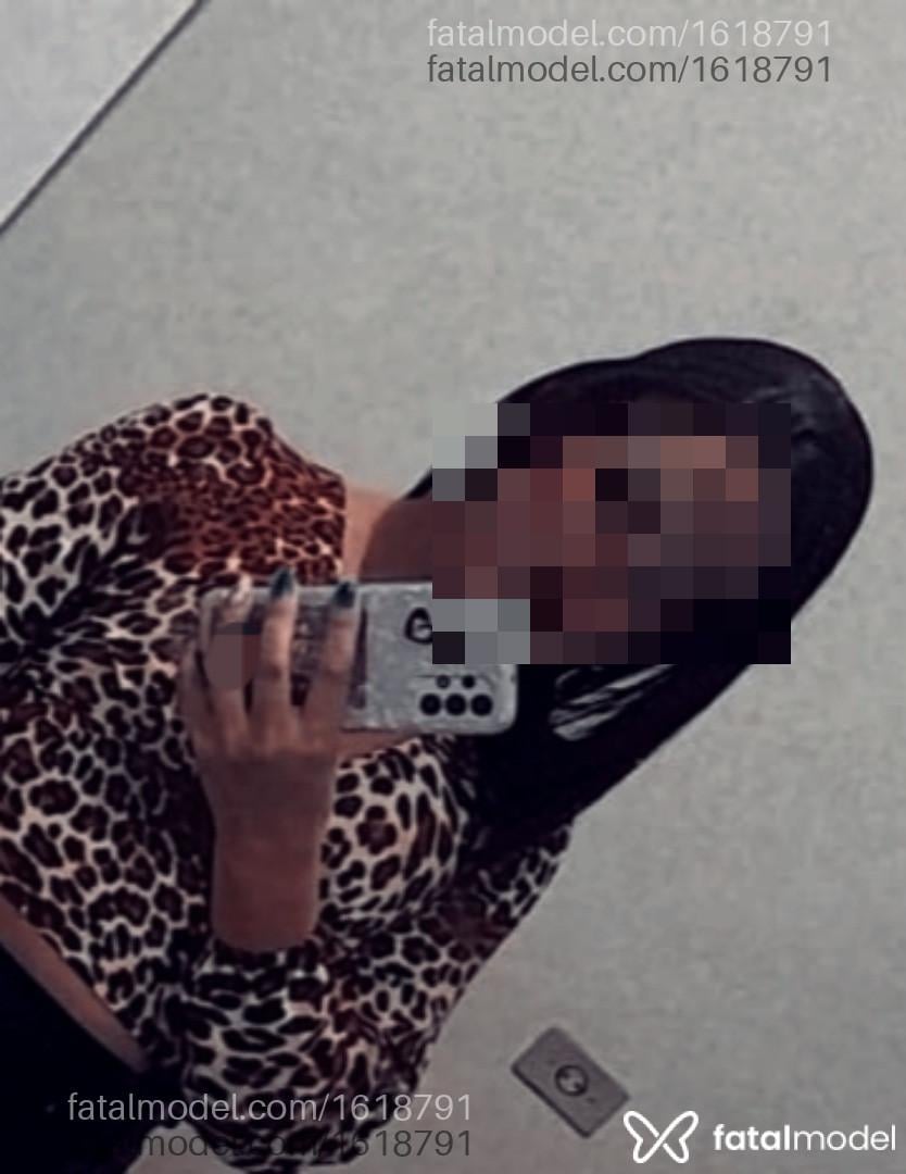 Acompanhante mulher com cabelo castanho de olhos castanhos - Bárbara