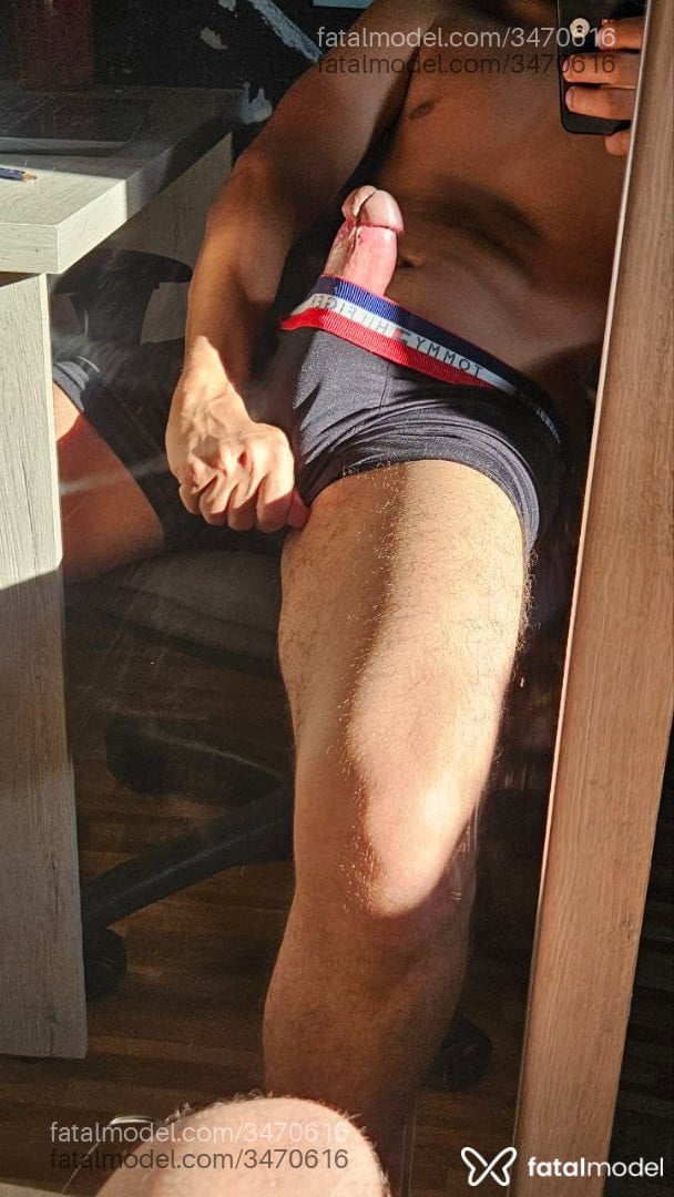 Acompanhante homem morena (o) de olhos pretos - Dom Léo