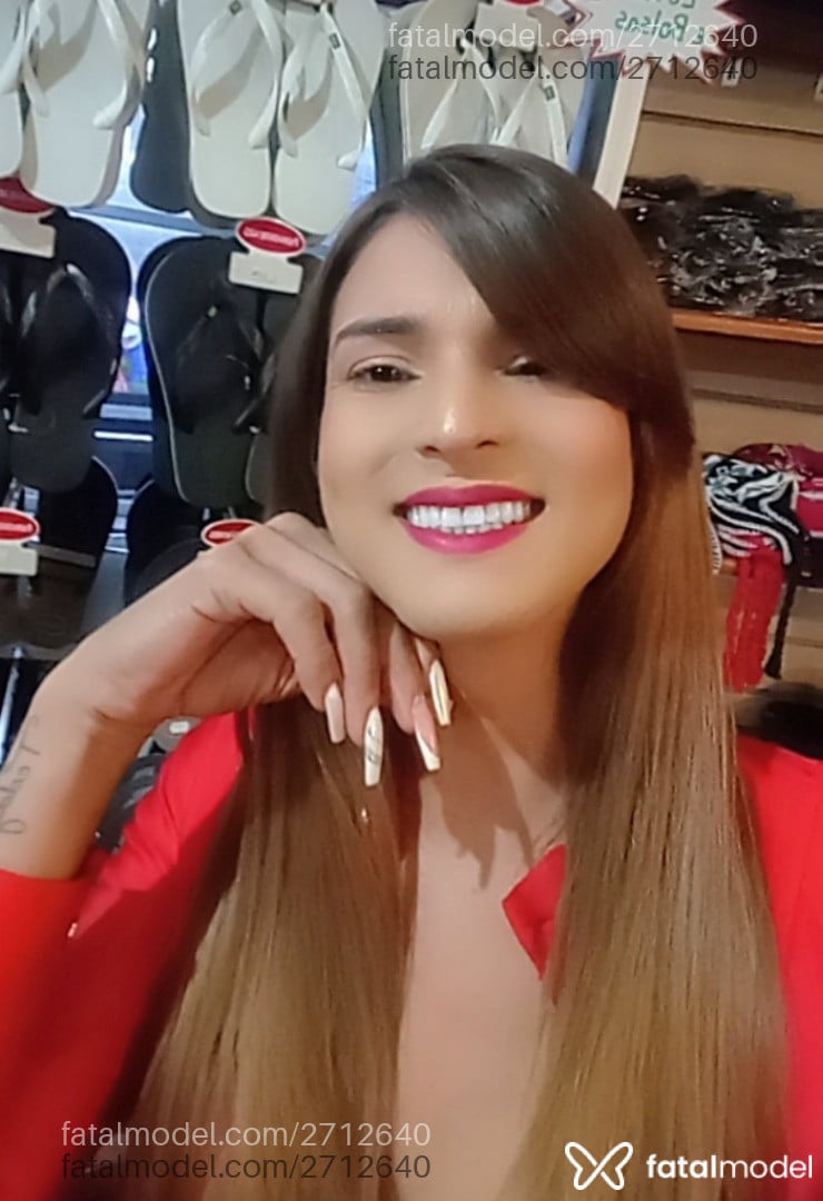 Acompanhante mulher trans loira (o) de olhos castanhos - Angel