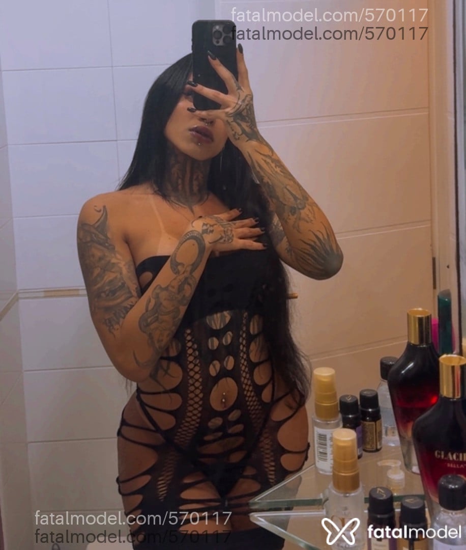 Acompanhante mulher trans morena (o) de olhos castanhos - Lorena