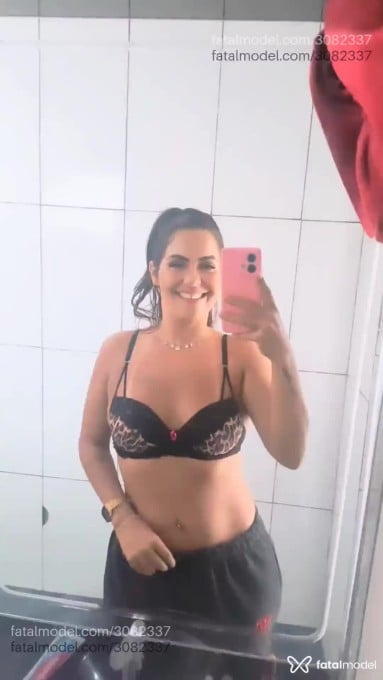 Acompanhante mulher com cabelo castanho de olhos castanhos em Virtual - Mariana