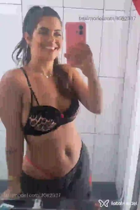 Acompanhante mulher com cabelo castanho de olhos castanhos em Virtual - Mariana