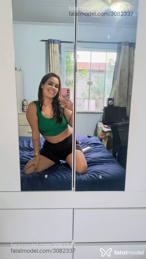 Acompanhante mulher com cabelo castanho de olhos castanhos - Mariana
