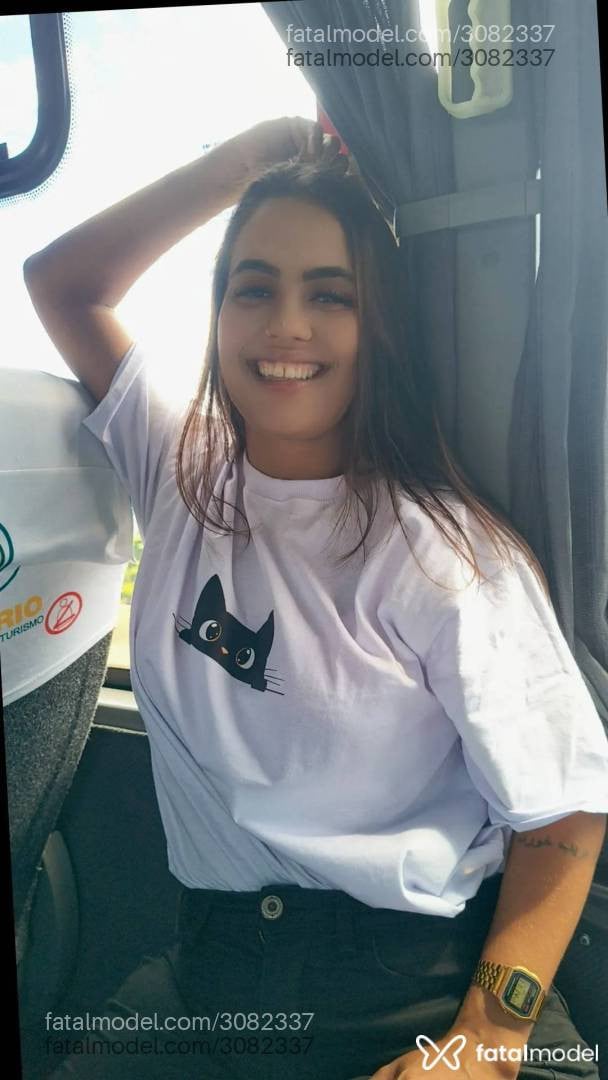 Acompanhante mulher com cabelo castanho de olhos castanhos - Mariana