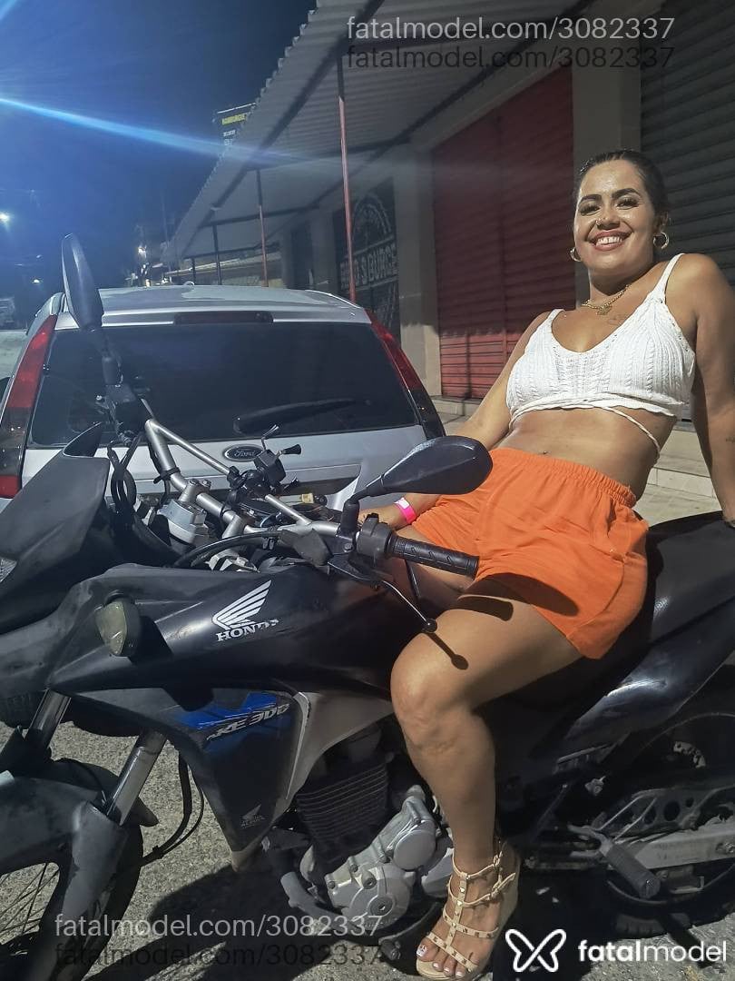 Acompanhante mulher com cabelo castanho de olhos castanhos - Mariana