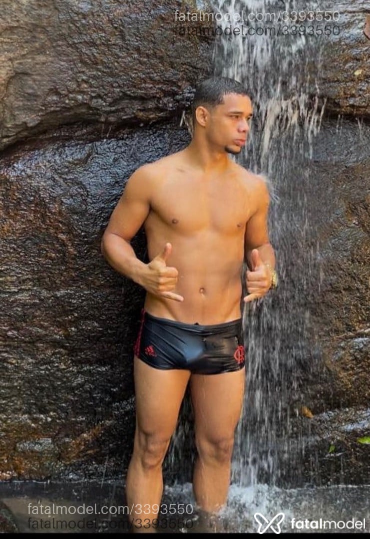 Acompanhante homem morena (o) de olhos castanhos - Thiago