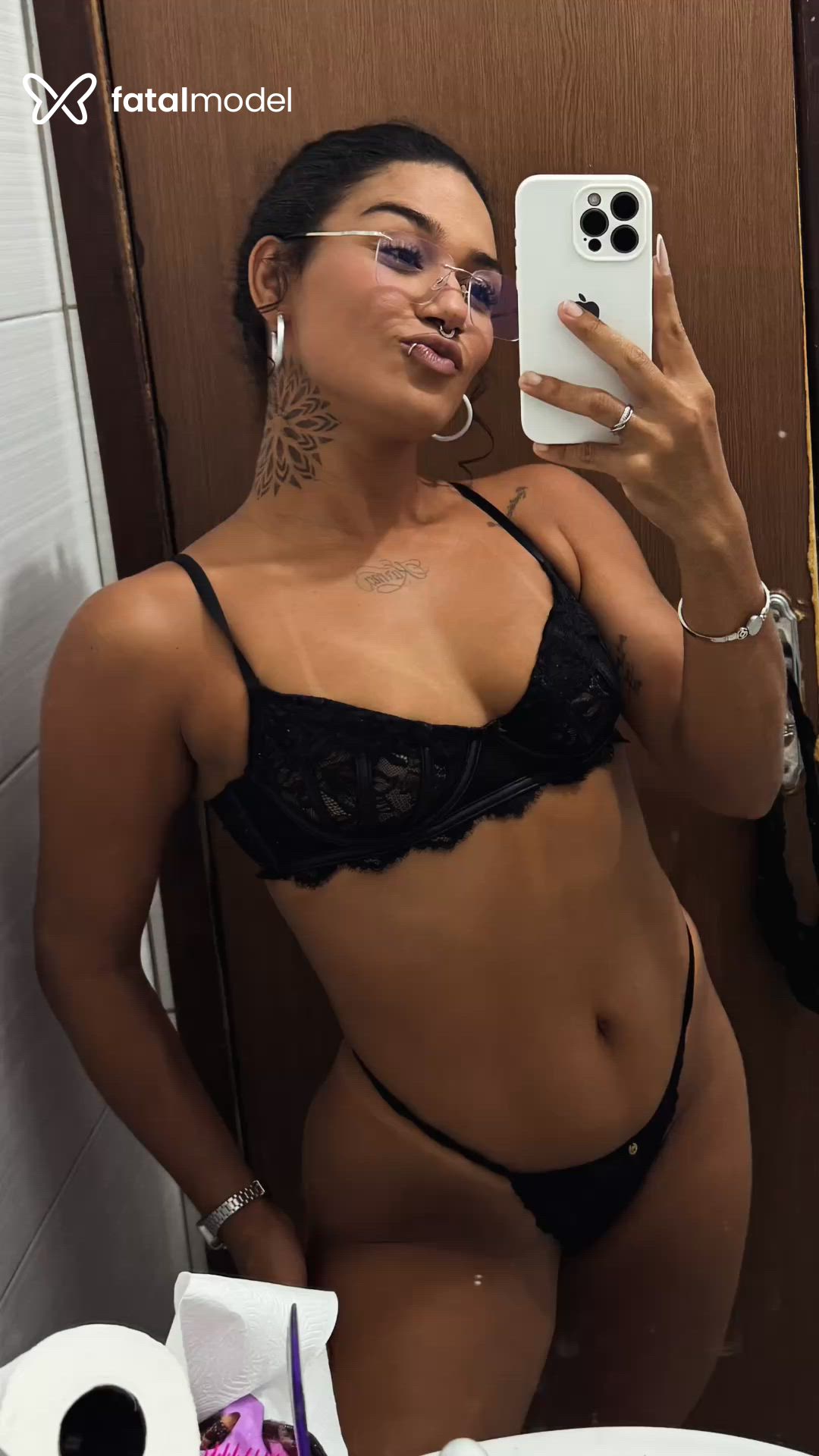 Acompanhante mulher morena (o) de olhos castanhos - Sarah Ferreira