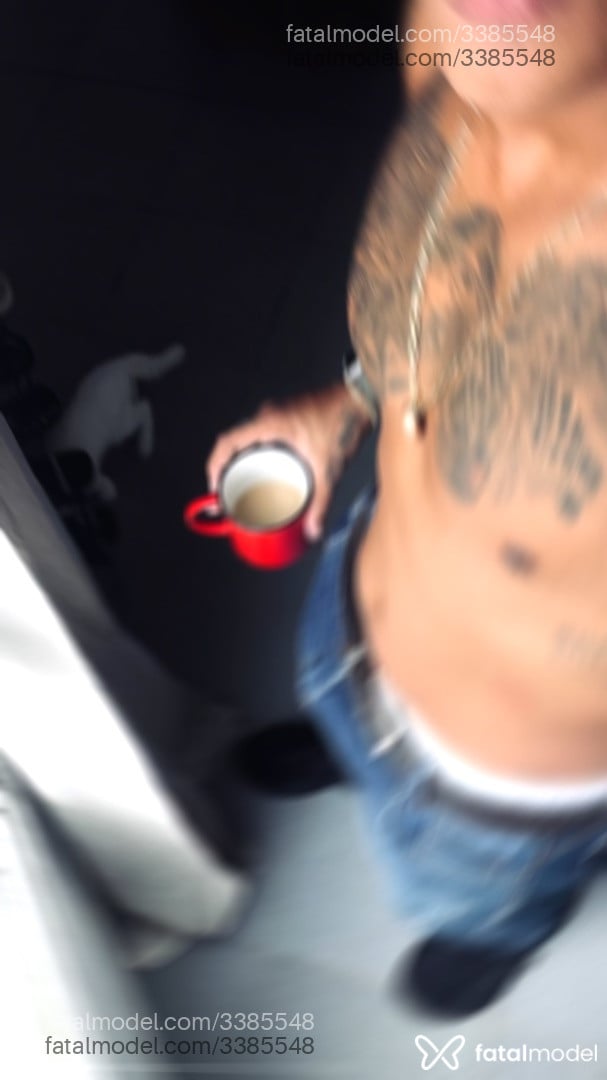 Acompanhante homem com cabelo castanho de olhos mel - Bahiadot