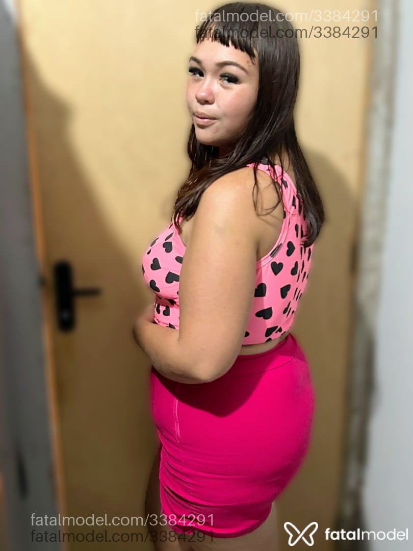 Acompanhante mulher com cabelo castanho de olhos castanhos - Aliene Vitória