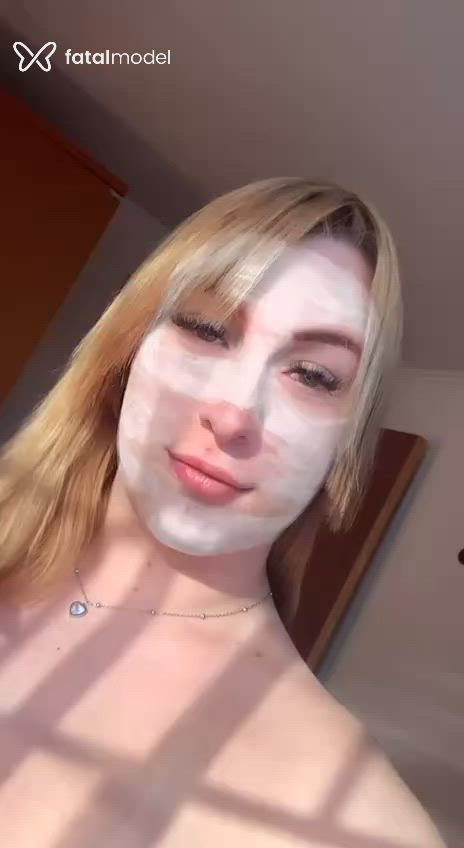 Acompanhante mulher trans loira (o) de olhos verdes - Bruna Bolzani