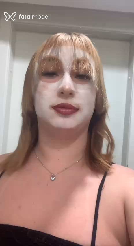 Acompanhante mulher trans loira (o) de olhos verdes - Bruna Bolzani