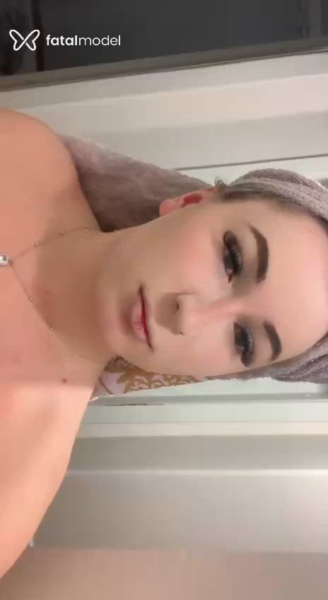 Acompanhante mulher trans loira (o) de olhos verdes - Bruna Bolzani