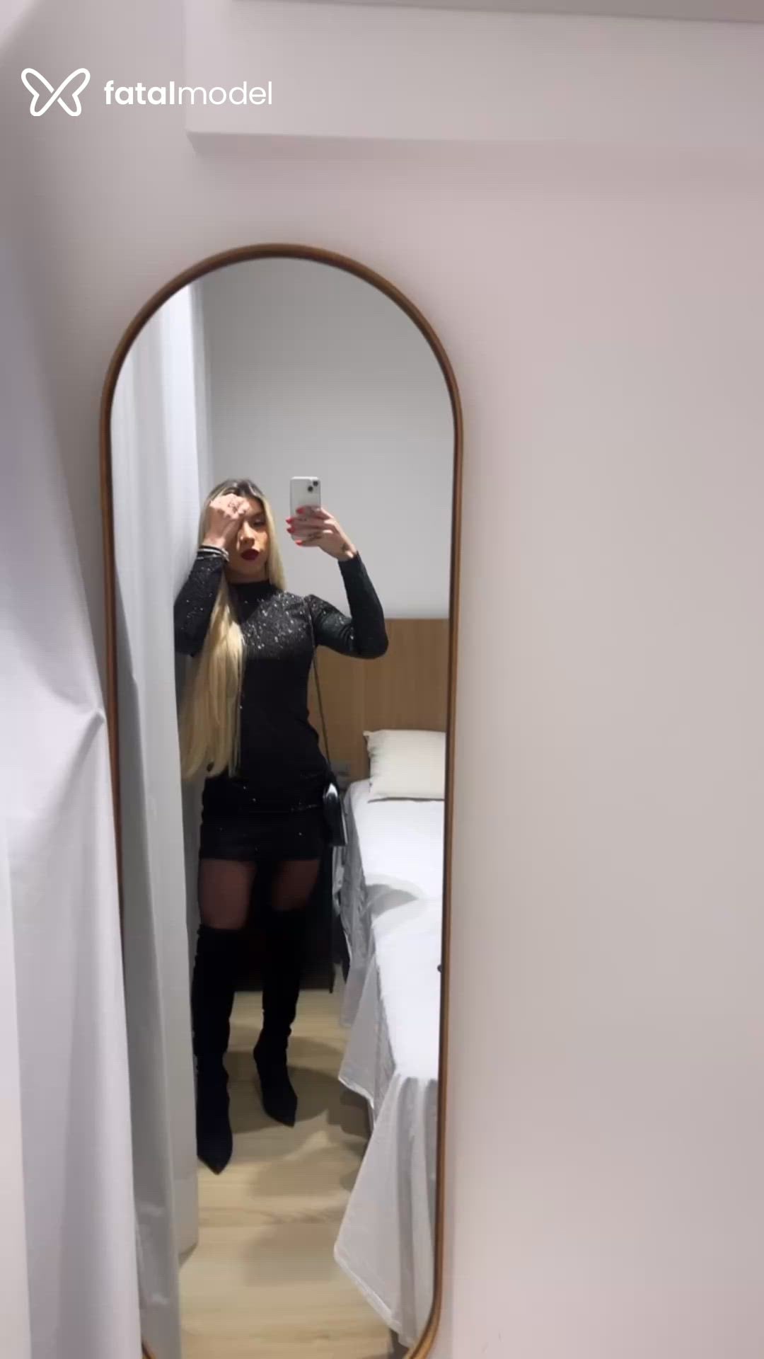 Acompanhante mulher trans com cabelo castanho de olhos castanhos - Alice