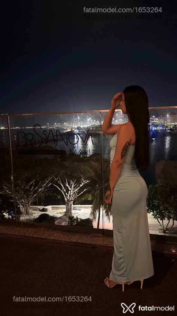 Acompanhante mulher morena (o) de olhos castanhos - Aurora Millani